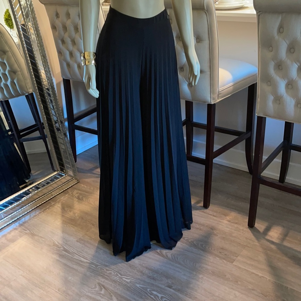 All black wide leg pleated pants. Size 8 -12. Very comfortable fit.